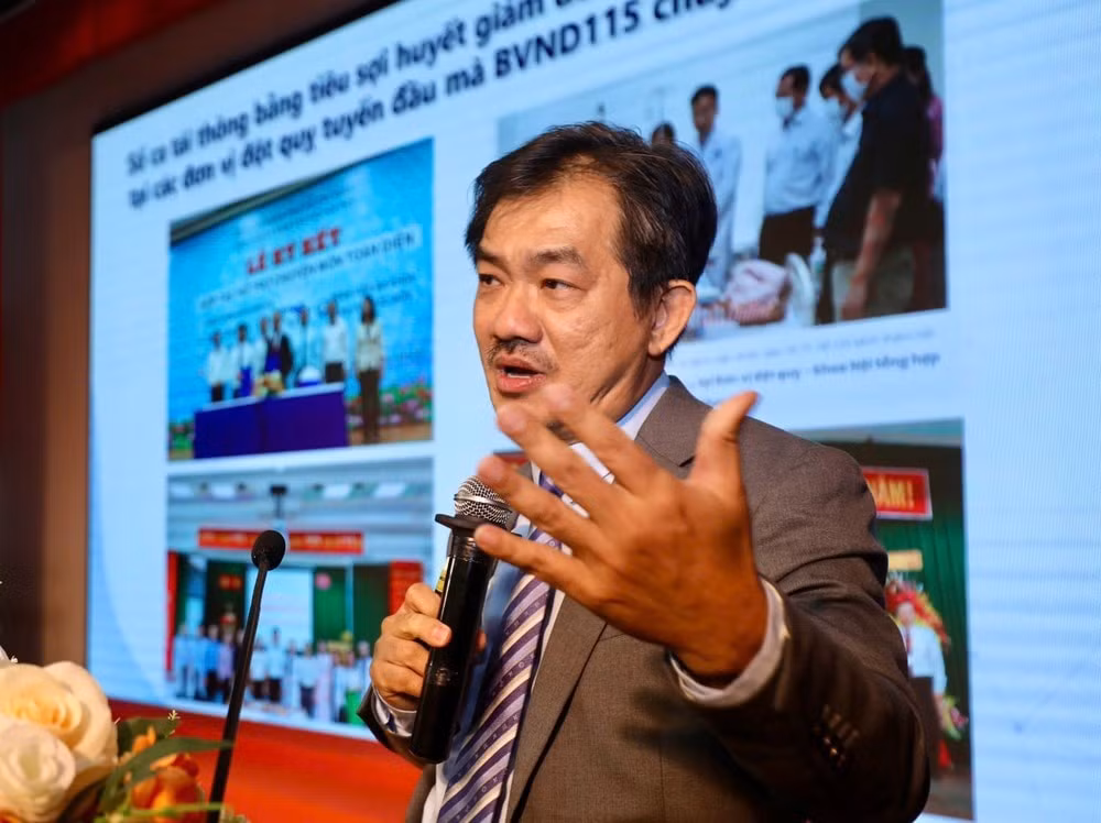 PGS.TS.BS Nguyễn Huy Thắng trình bày tham luận tại hội thảo.