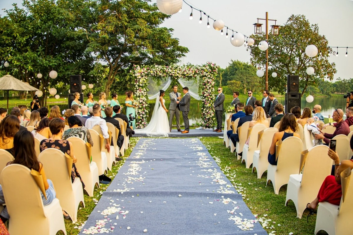 Một đám cưới được tổ chức tại khu nghỉ dưỡng nằm gần Quần thể danh thắng Tràng An.