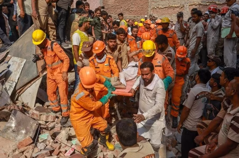 Sập tòa nhà chung cư nhiều tầng ở Ấn Độ khiến 11 người thiệt mạng.