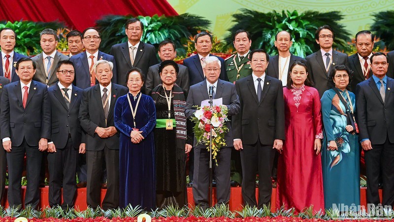 Đồng chí Đỗ Văn Chiến phát biểu nhận nhiệm vụ trước Đại hội. Đồng chí Đỗ Văn Chiến phát biểu nhận nhiệm vụ trước Đại hội.