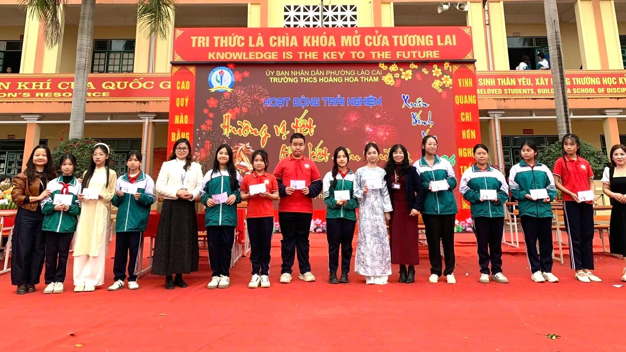 anh-12-trao-giai-cho-cac-lop-dat-giai-nau-an.jpg