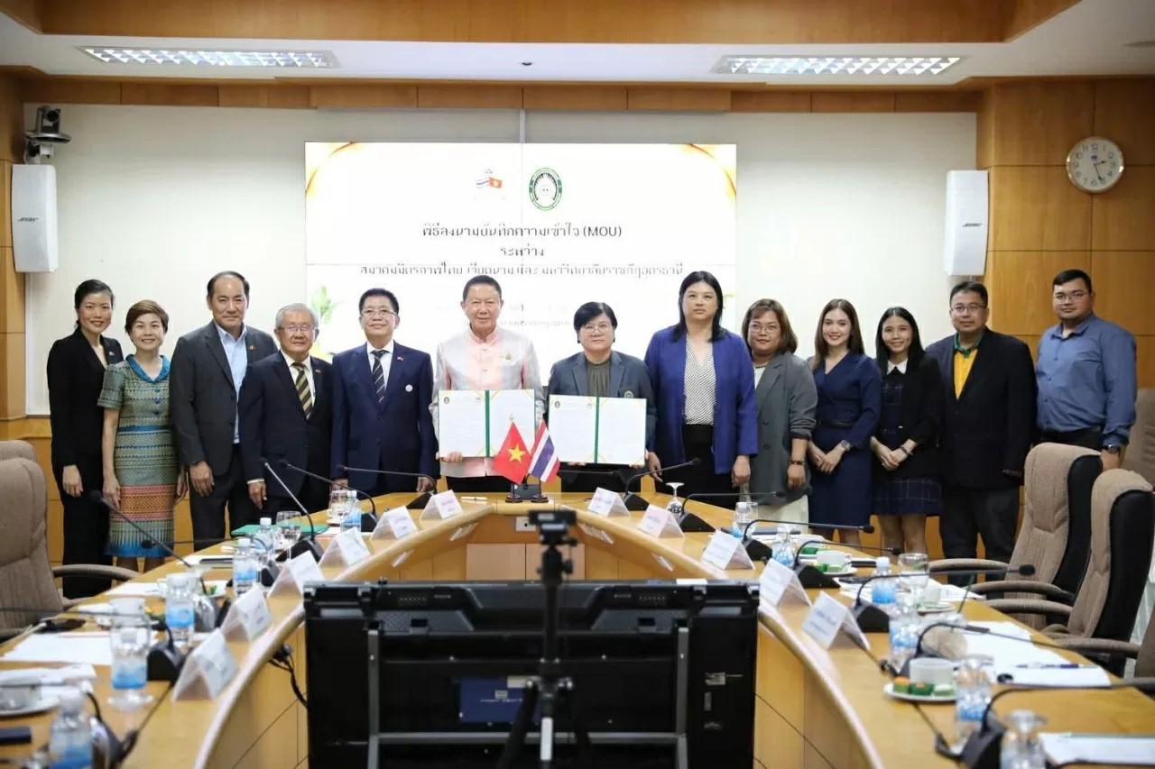 Trung tâm Việt Nam học, Đại học Ratjabath Udon Thani Thái Lan tổ chức Lễ ký kết hợp tác với Hội hữu nghị Thái Lan - Việt Nam. d-20250502170600.jpg