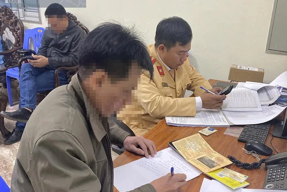 Tài xế S. điều khiển xe khách làm việc tại cơ quan công an.