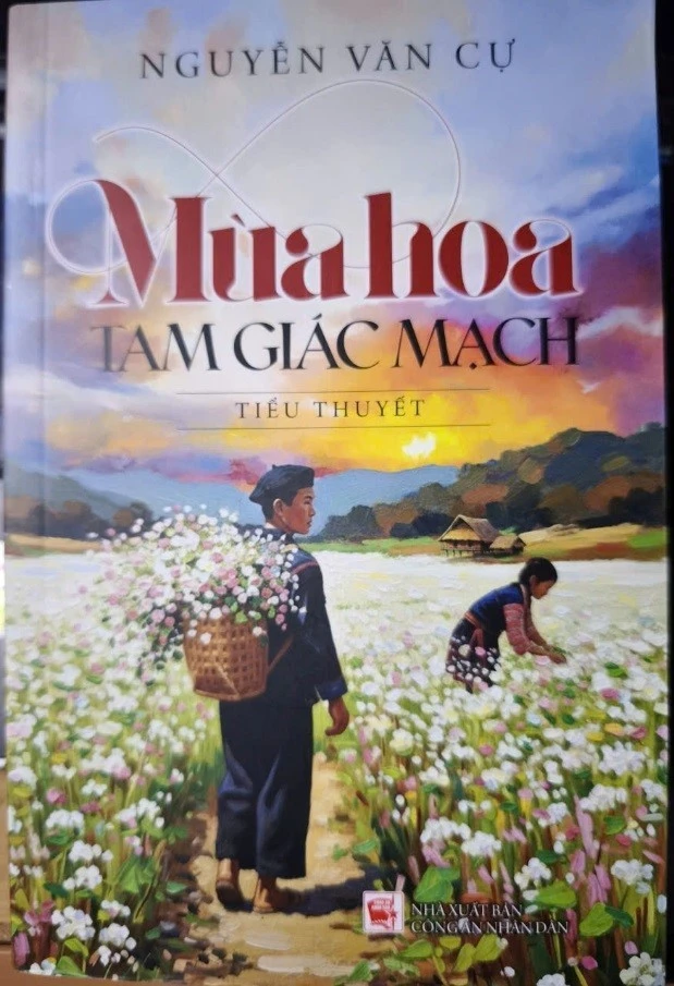 mua-hoa-tam-giac-mach.jpg