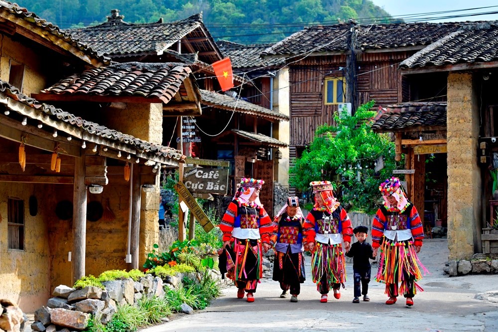 Vùng cực Bắc Việt Nam với cảnh quan hùng vĩ và các bản làng đẹp như tranh vẽ.