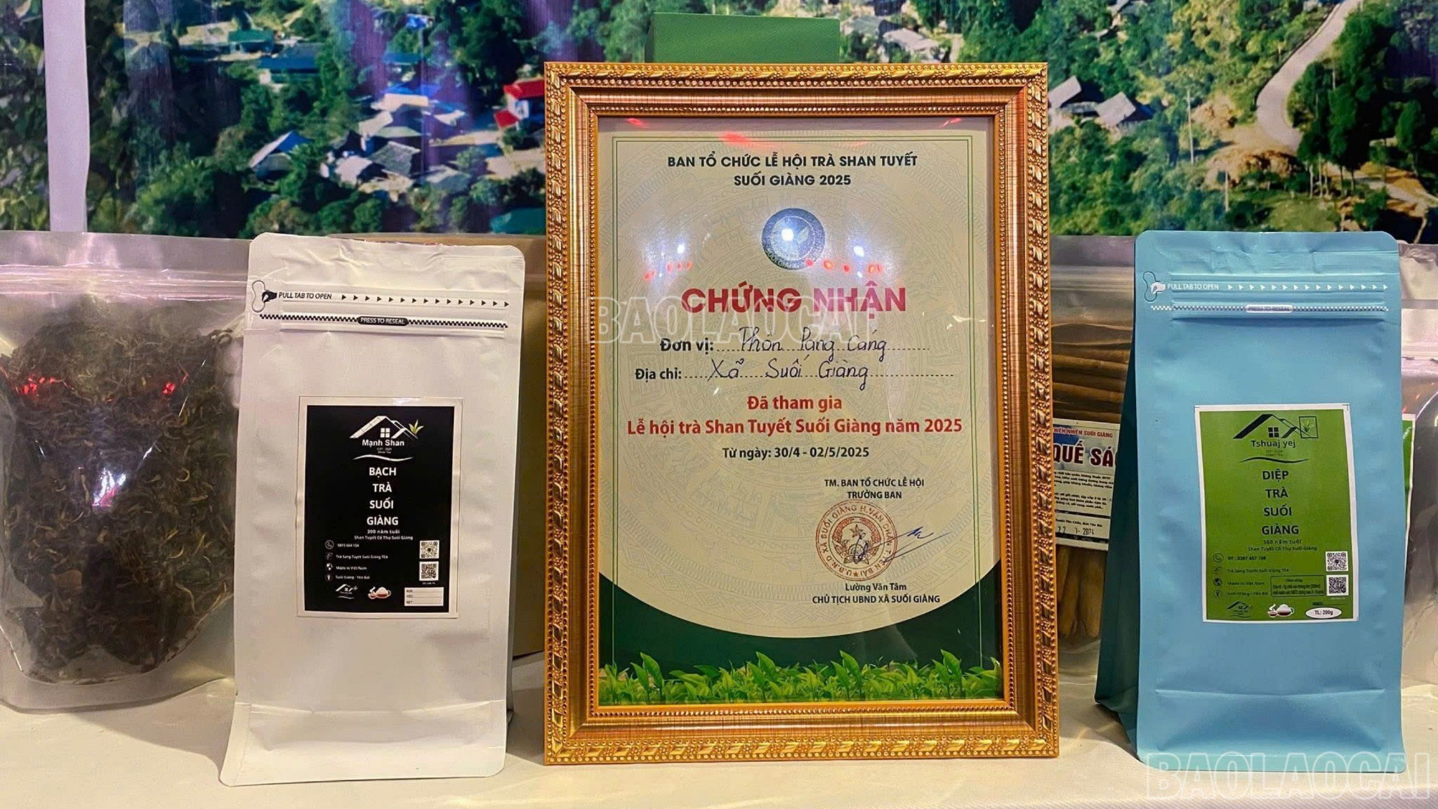 Gia đình chị Ly chú trọng khâu thiết kế bao bì, nhãn mác cho các sản phẩm trà, phù hợp thị hiếu du khách. baolaocai-c-z7152607809777-c4faa377e50004aa6fdc03608fcfba42.jpg