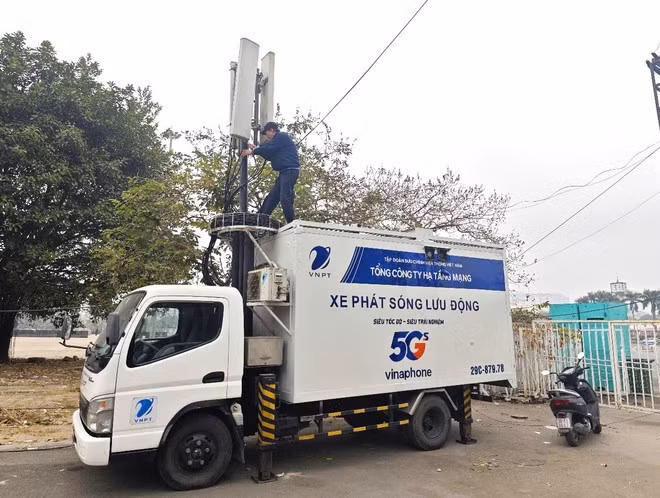 VNPT chuẩn bị xe phát sóng lưu động cho dịp Tết Nguyên đán.