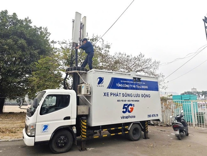 VNPT chuẩn bị xe phát sóng lưu động cho dịp Tết Nguyên đán.