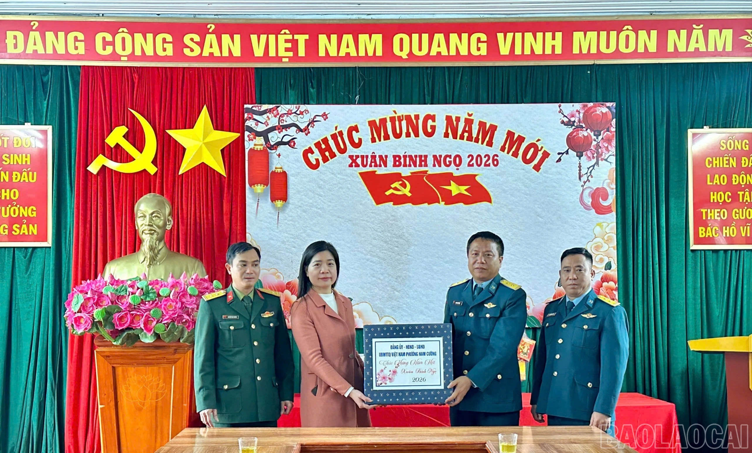 baolaocai-br_br-lanh-dao-phuong-nam-cuong-tang-qua-tet-don-vi-thuc-hien-nhiem-vu-truc-tet-anh-thanh-nghi-28.jpg