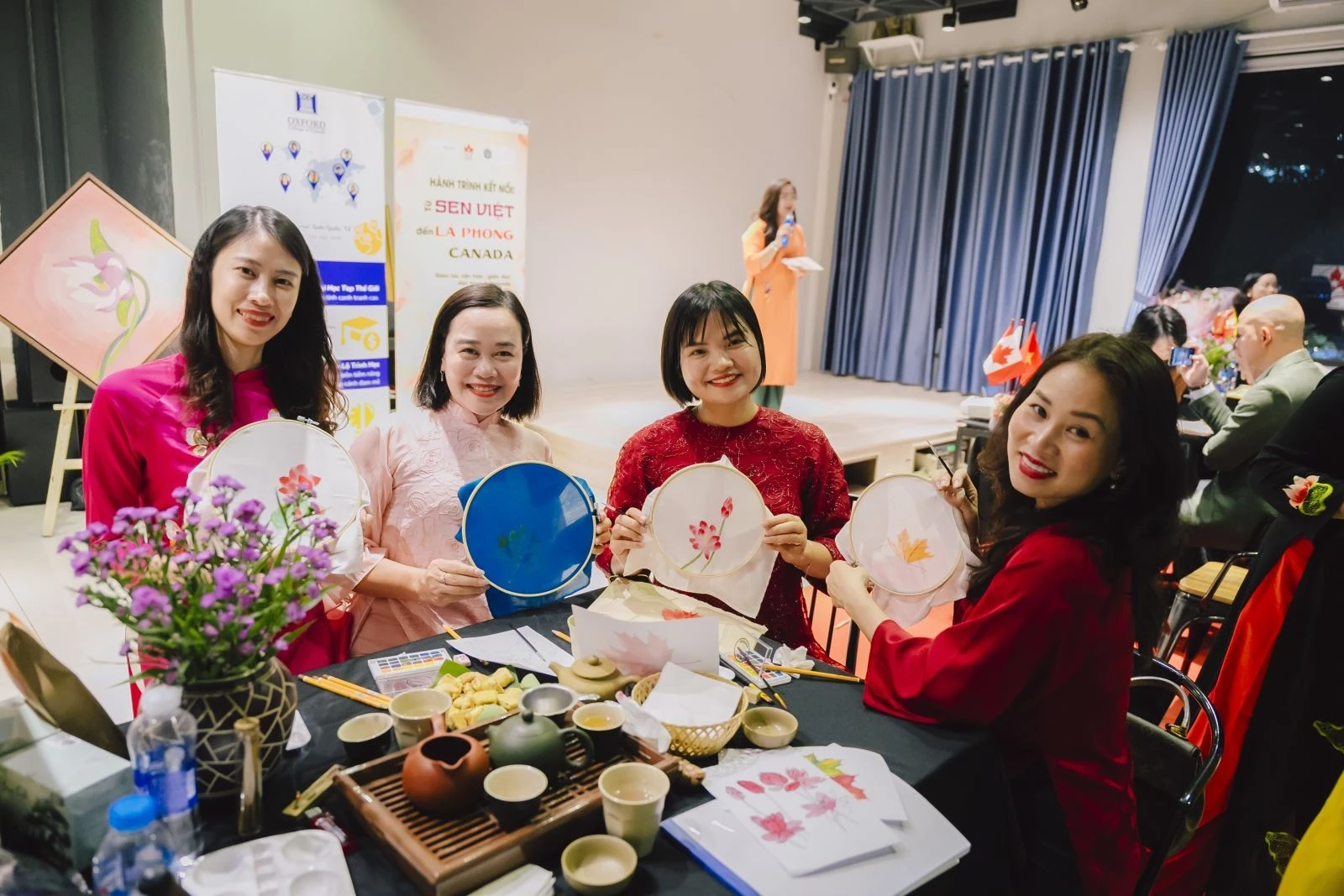 Các thành viên CVCEC và đối tác tại Hội thảo Hành trình kết nối: Từ Sen Việt tới Lá Phong Canada.