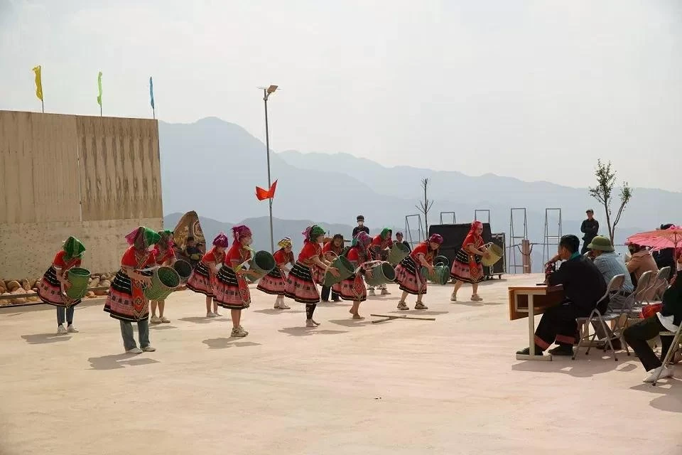 Ngày hội hoa sơn tra tại bản Nậm Nghiệp.