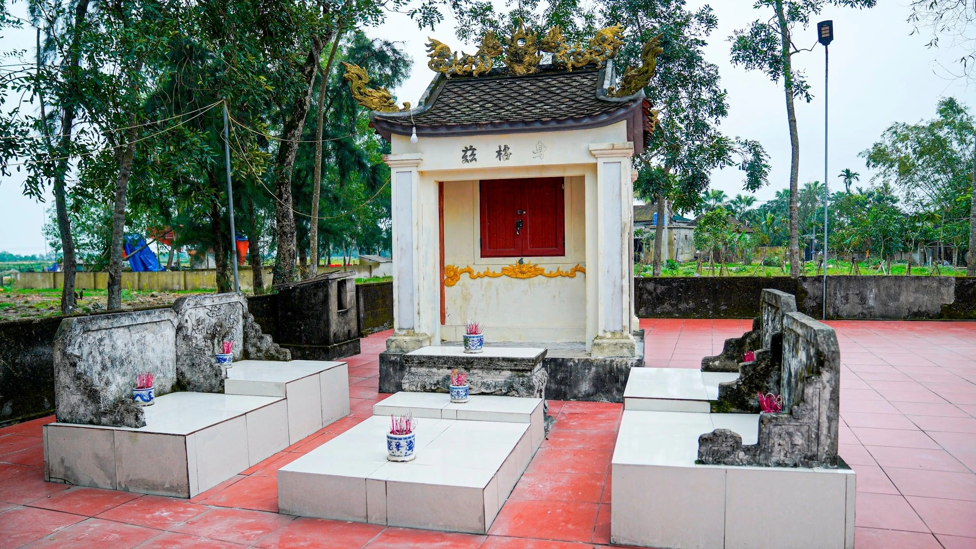 Hằng năm, đền Kinh Hạ tổ chức hai kỳ lễ tế lớn: Lễ Khai Hạ vào mùng 7 tháng Giêng âm lịch và Lễ Kỳ Phúc Lục Nguyệt vào rằm tháng 6 âm lịch.