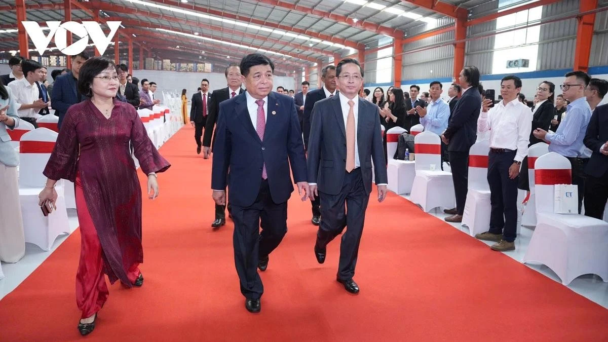 Phó Thủ tướng chính phủ Nguyễn Chí Dũng tham dự Lễ khởi công lắp đặt dây chuyền sản xuất nhà máy chip ATP tại Bình Dương