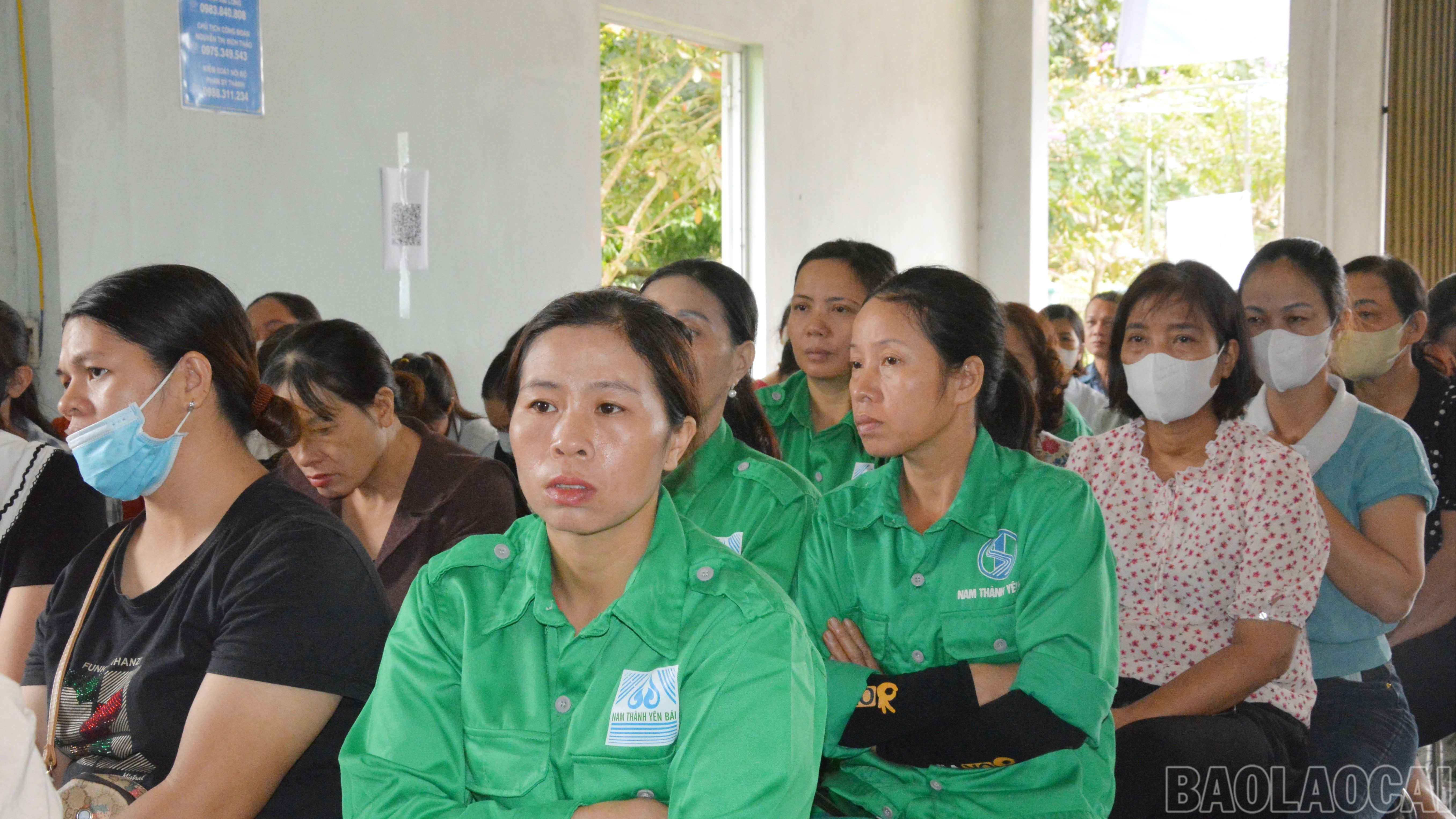 Người lao động của Công ty Cổ phần Môi trường và Năng lượng Nam Thành tham gia hội nghị. baolaocai-br_dsc-0017.jpg