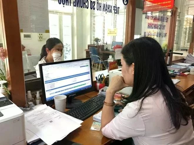 Hệ số lương của cán bộ, công chức cấp xã năm 2025 dựa trên hệ số lương của công chức hành chính.