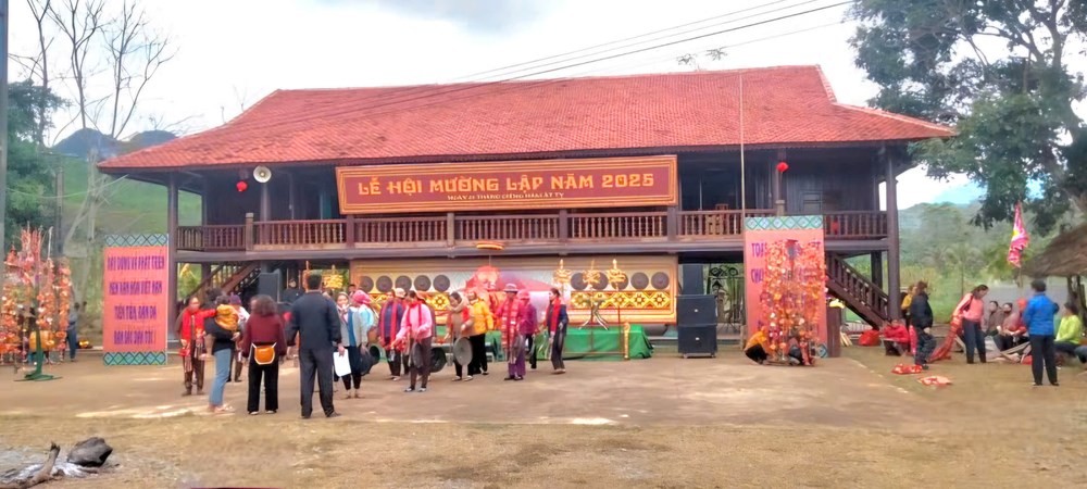 Ngôi nhà sàn văn hoá cộng đồng tại thôn Lập Thắng. Ngôi nhà sàn văn hoá cộng đồng tại thôn Lập Thắng.