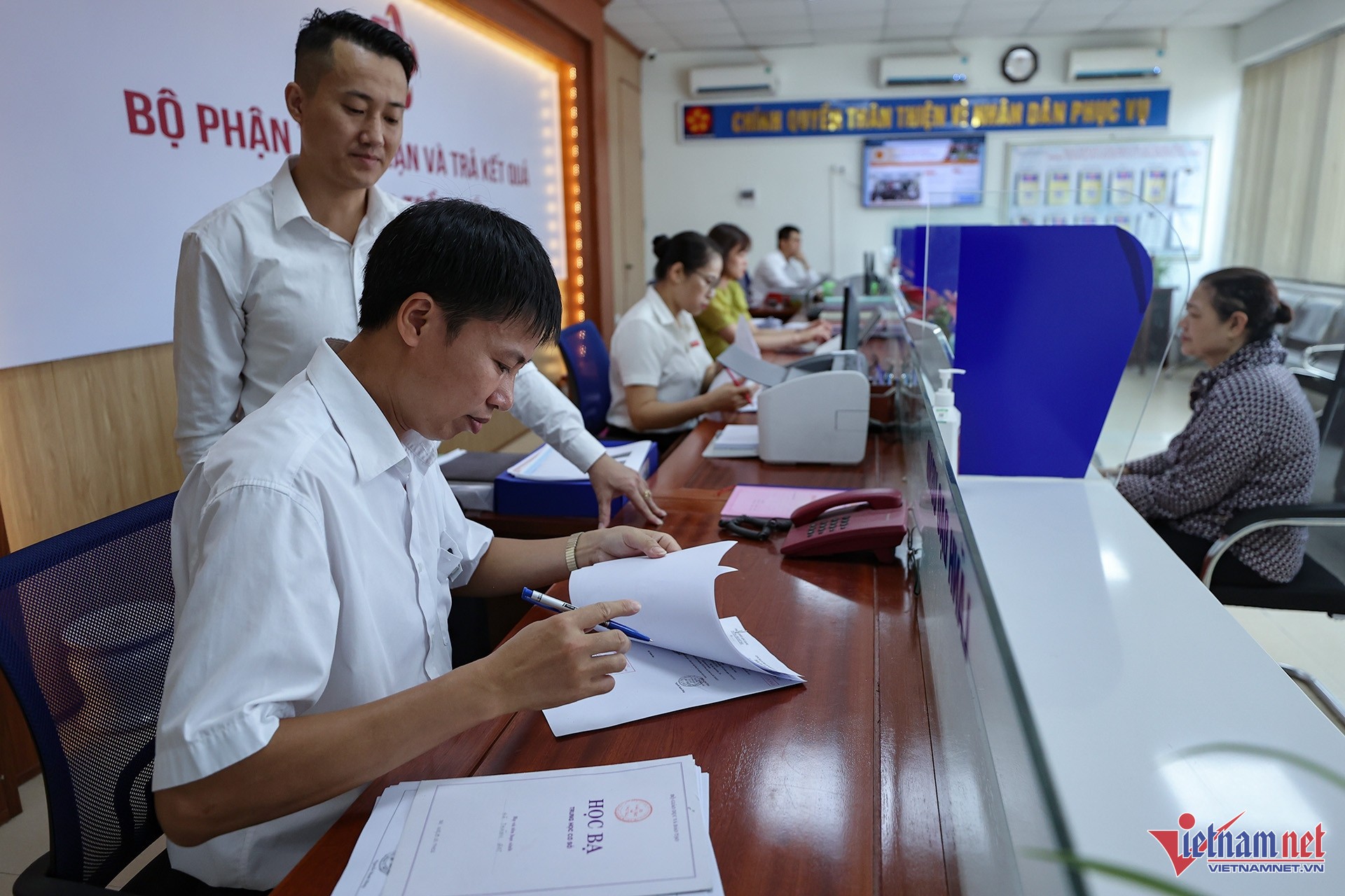 Thời điểm kết thúc hoạt động của các đảng bộ cũ phải đồng bộ với thời điểm thành lập và hoạt động của các đảng bộ cấp xã mới. w-a58i6398-1-70119.jpg