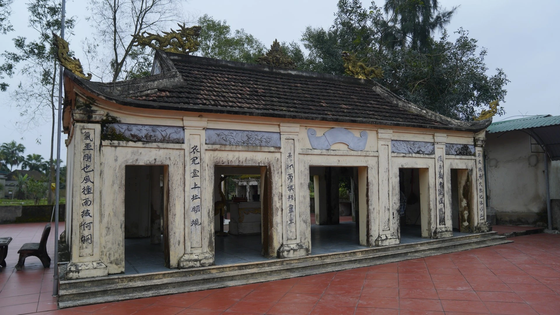 Đây là sự hòa nhập vào đời sống tinh thần và ý thức tâm linh chung của cả dân tộc và vừa là khẳng định sức sống mãnh liệt của đời sống tâm linh như là một nhân tố chủ yếu và cố kết cộng đồng làng xã.