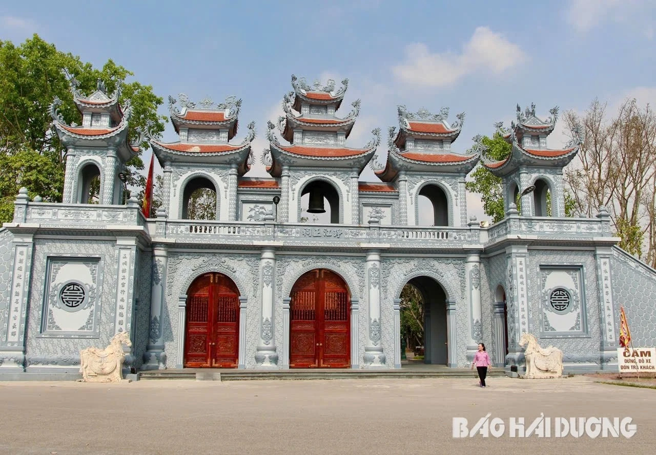 Di tích đền Tranh ở thị trấn Ninh Giang được trùng tu khang trang.