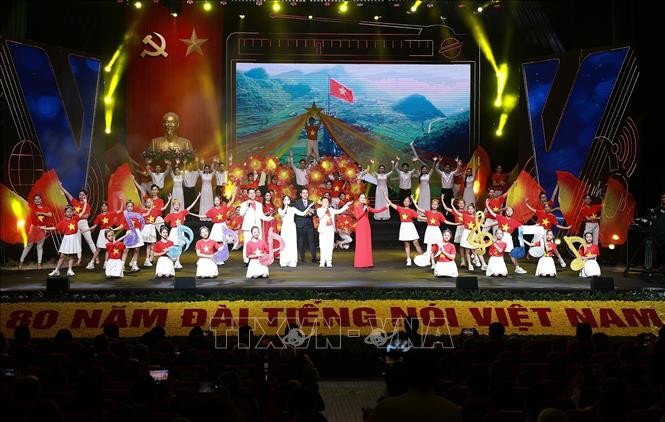 Chương trình nghệ thuật chào mừng Lễ kỷ niệm 80 năm Ngày thành lập Đài Tiếng nói Việt Nam. Chương trình nghệ thuật chào mừng Lễ kỷ niệm 80 năm Ngày thành lập Đài Tiếng nói Việt Nam.