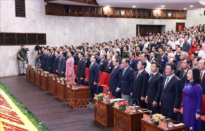 Thủ tướng Phạm Minh Chính và các đại biểu thực hiện nghi lễ chào cờ. Thủ tướng Phạm Minh Chính và các đại biểu thực hiện nghi lễ chào cờ.