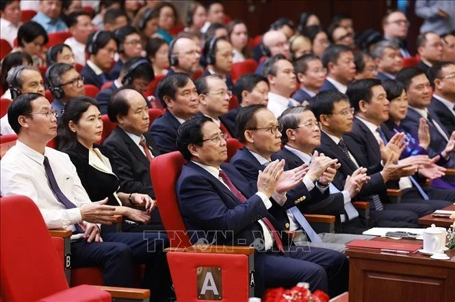 Thủ tướng Phạm Minh Chính và các đại biểu tham dự Lễ kỷ niệm 80 năm Ngày thành lập Đài Tiếng nói Việt Nam.