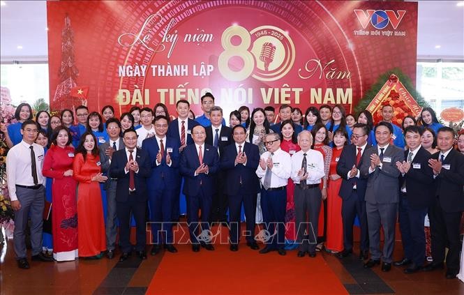 Thủ tướng Phạm Minh Chính với lãnh đạo, nguyên lãnh đạo, phóng viên, biên tập viên Đài Tiếng nói Việt Nam. Thủ tướng Phạm Minh Chính với lãnh đạo, nguyên lãnh đạo, phóng viên, biên tập viên Đài Tiếng nói Việt Nam.