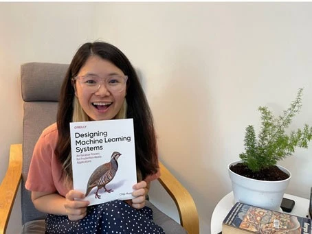 Huyền Chip trở thành tác giả của hai cuốn sách chuyên sâu về công nghệ AI.