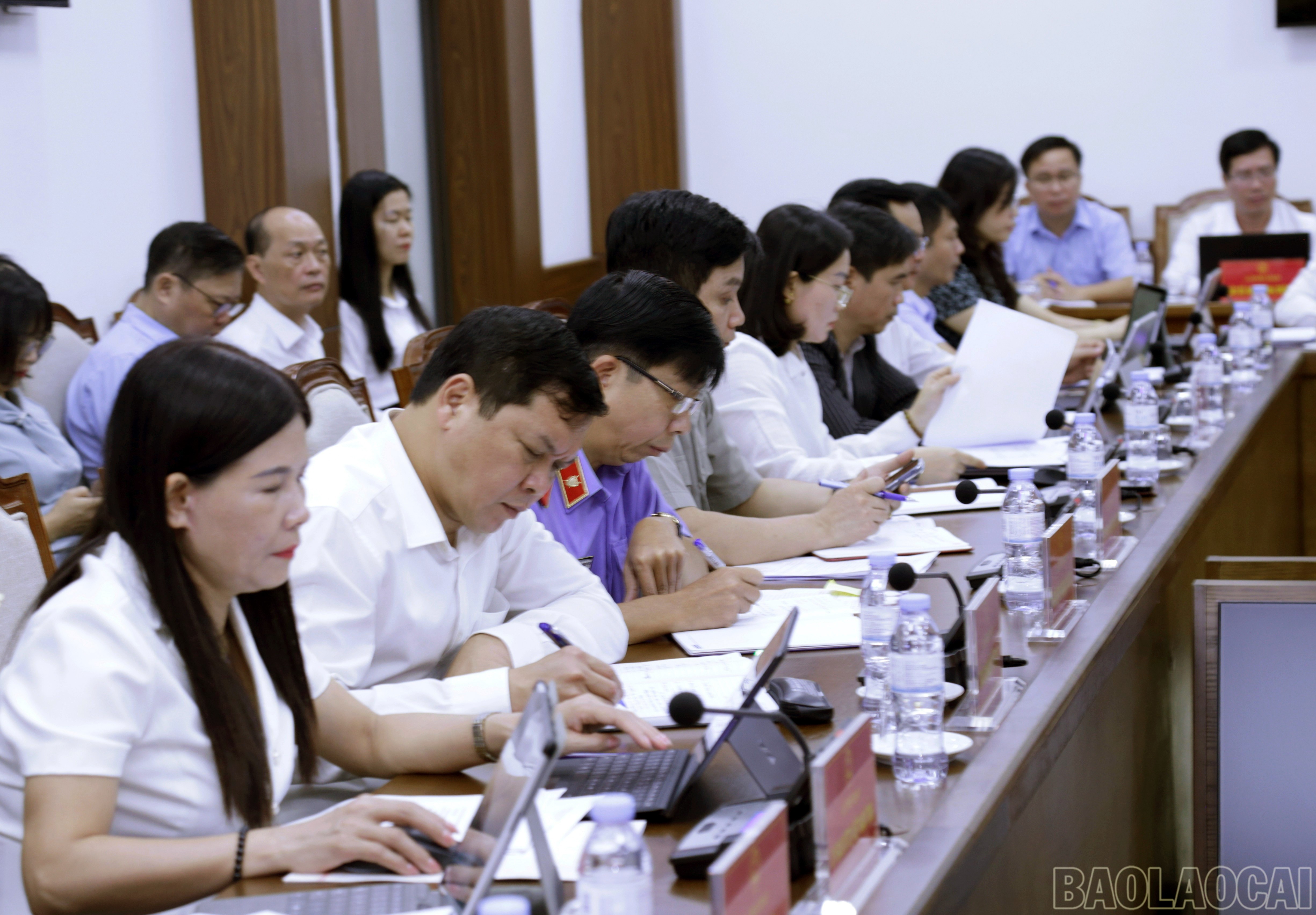 Các đại biểu dự phiên họp. image-8-1.jpg