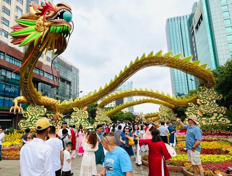 Các điểm vui chơi tại thành phố Hồ Chí Minh thu hút đông khách. Các điểm vui chơi tại thành phố Hồ Chí Minh thu hút đông khách.