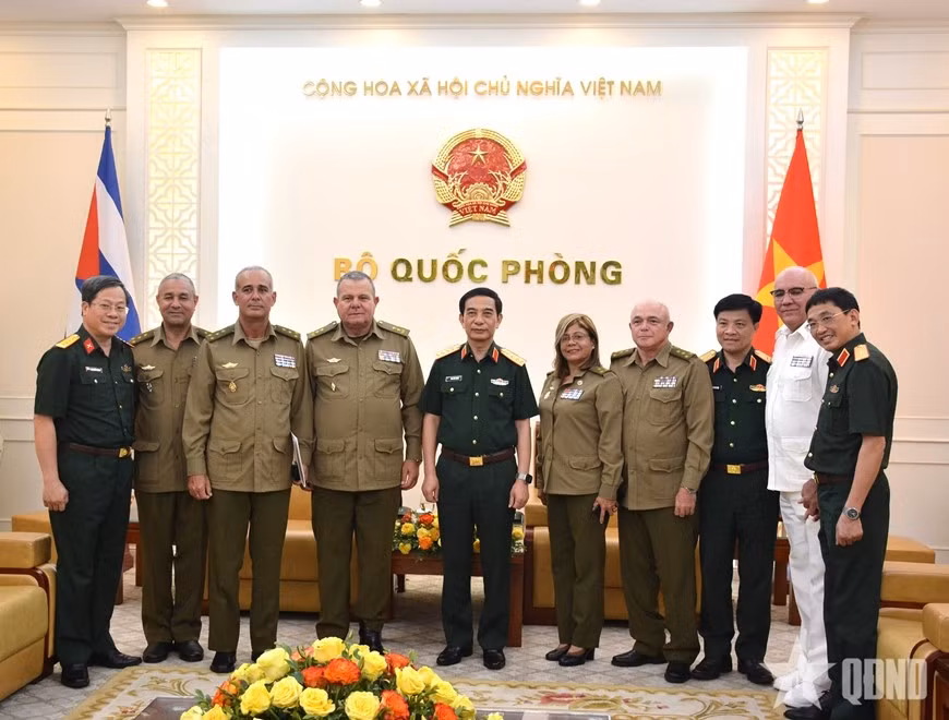 Đại tướng Phan Văn Giang tiếp Chủ nhiệm Chính trị các Lực lượng vũ trang cách mạng Cuba ảnh 5