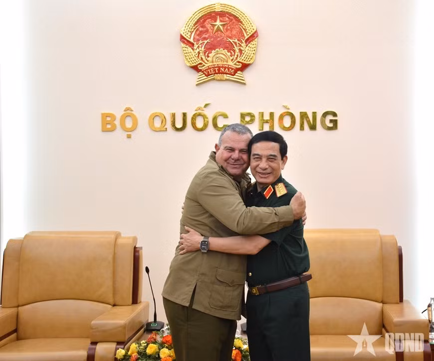 Đại tướng Phan Văn Giang với Trung tướng Víctor Leonardo Rojo Ramos.