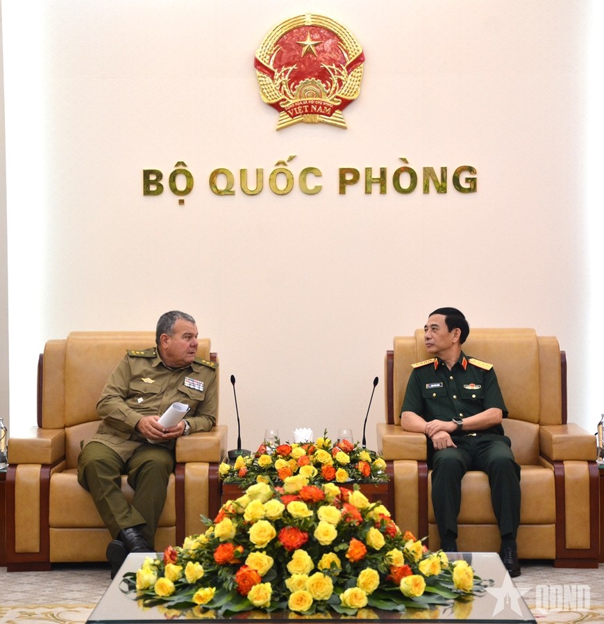 Đại tướng Phan Văn Giang tiếp Trung tướng Víctor Leonardo Rojo Ramos. Đại tướng Phan Văn Giang tiếp Trung tướng Víctor Leonardo Rojo Ramos.