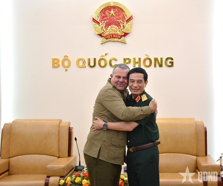 Đại tướng Phan Văn Giang với Trung tướng Víctor Leonardo Rojo Ramos.