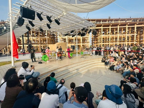 Chương trình nghệ thuật “Vẻ đẹp Việt Nam” thu hút đông đảo du khách Nhật Bản và quốc tế đến EXPO 2025.