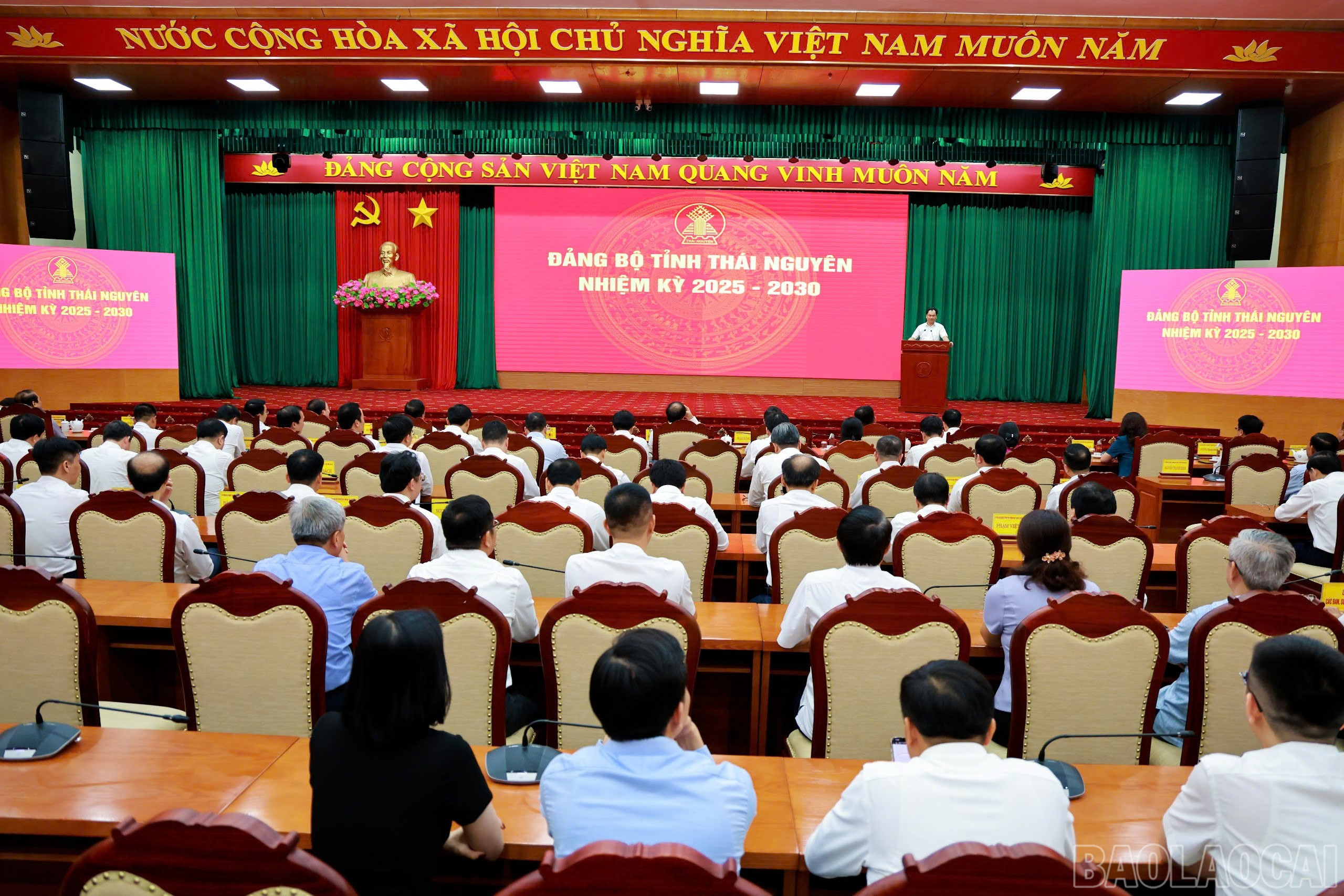 Quang cảnh buổi làm việc. baolaocai-br_z7133554789772-5f124f9e4d9ec1e313eb44e387444002.jpg