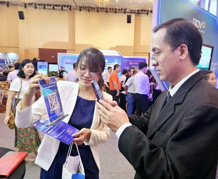 Từ ngày 1/4, người dân bắt buộc dùng tên thật tài khoản ngân hàng.