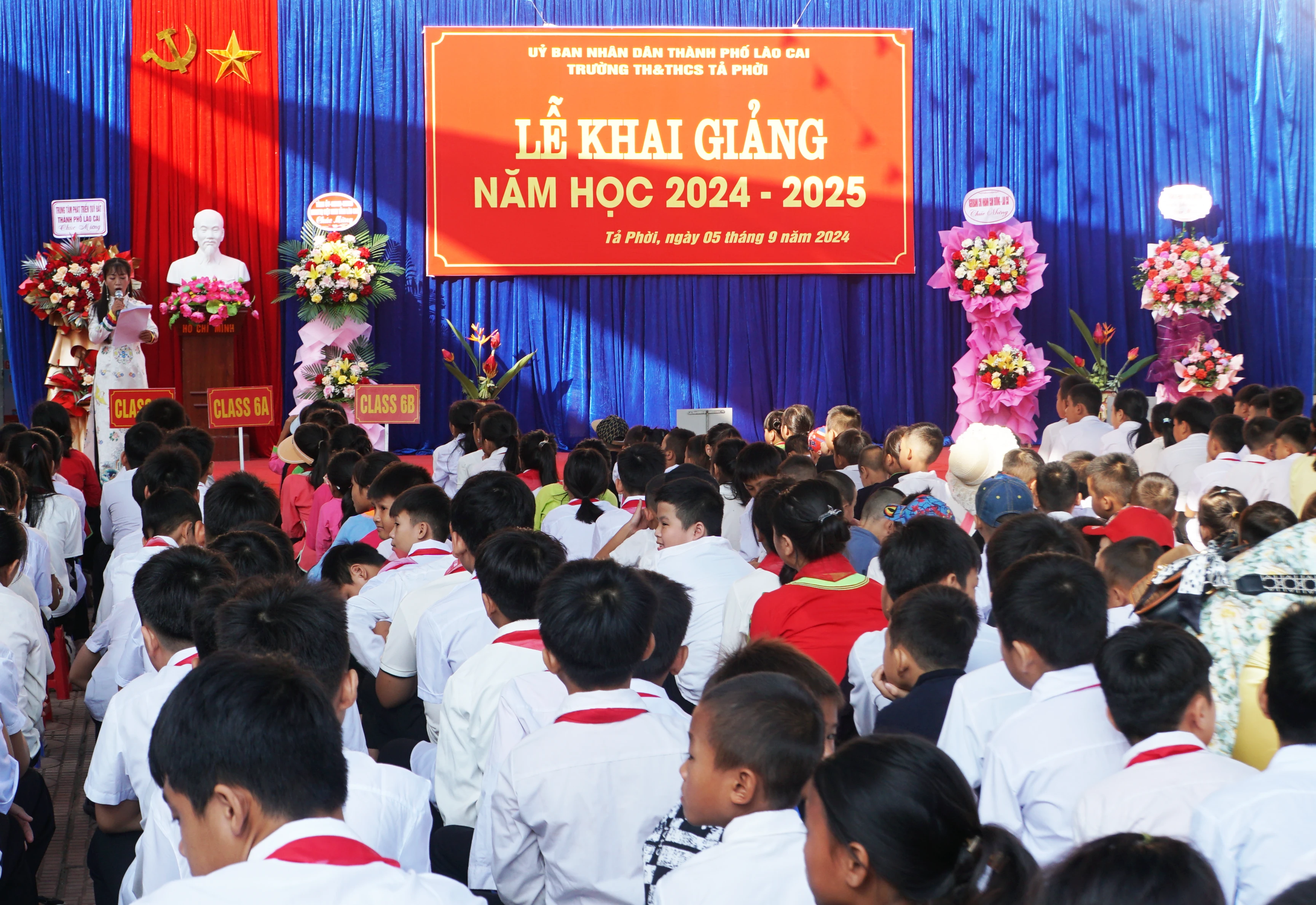 Quang cảnh lễ khai giảng.