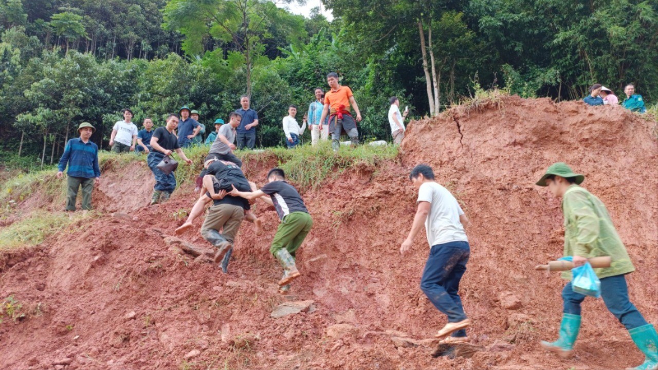 Hoàn lưu bão số 3 khiến 72 người chết và 111 người mất tích