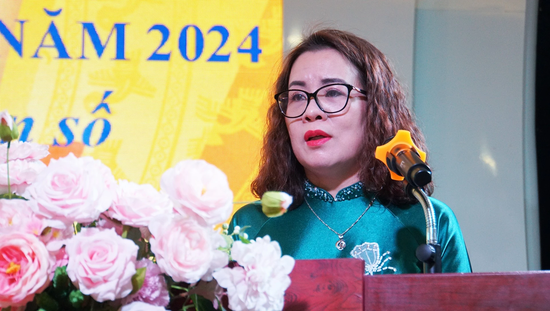 Bà Trương Thị Thanh Vân, Chi cục trưởng Cục Dân số tỉnh phát biểu tại hội nghị.