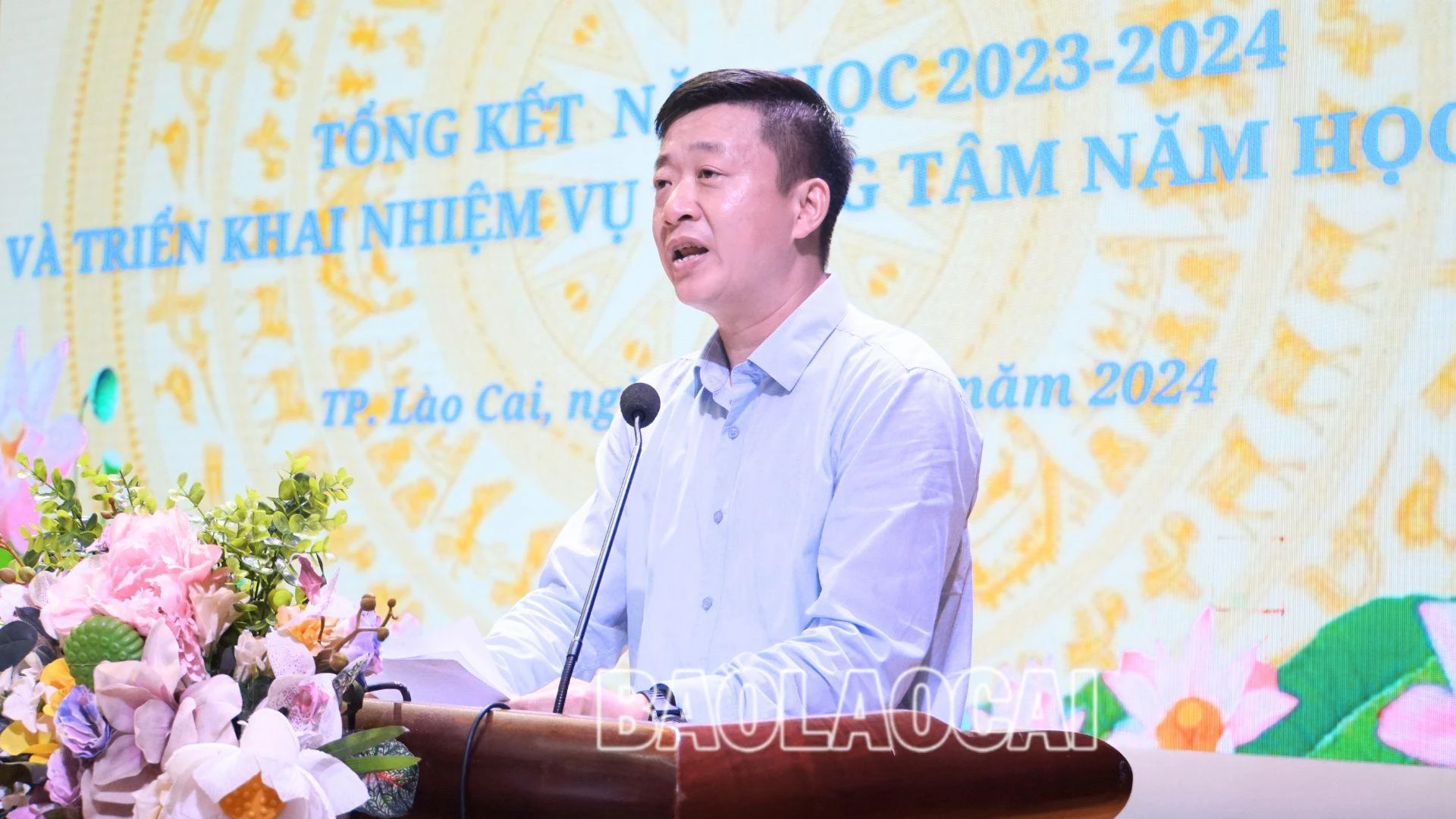 Ông Ngô Vũ Quốc, Phó Chủ tịch UBND thành phố Lào Cai phát biểu tại hội nghị.