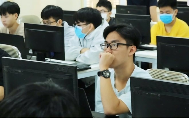 Trước sự phát triển nhanh chóng của AI, chuyên gia khuyên lao động chủ động bồi dưỡng kỹ năng này để tránh nguy cơ thất nghiệp. Trước sự phát triển nhanh chóng của AI, chuyên gia khuyên lao động chủ động bồi dưỡng kỹ năng này để tránh nguy cơ thất nghiệp.