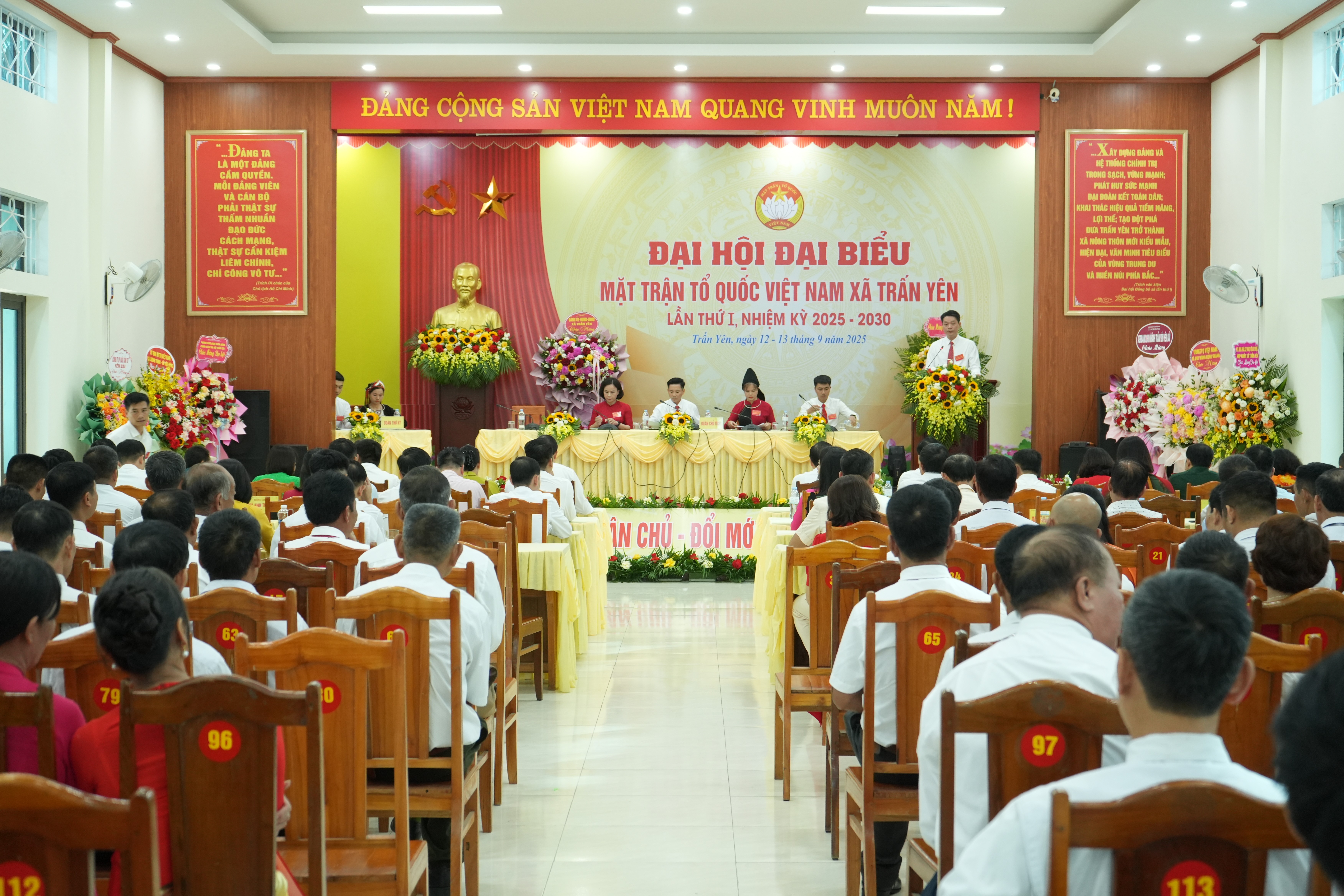 Quang cảnh đại hội. quangcanh.jpg