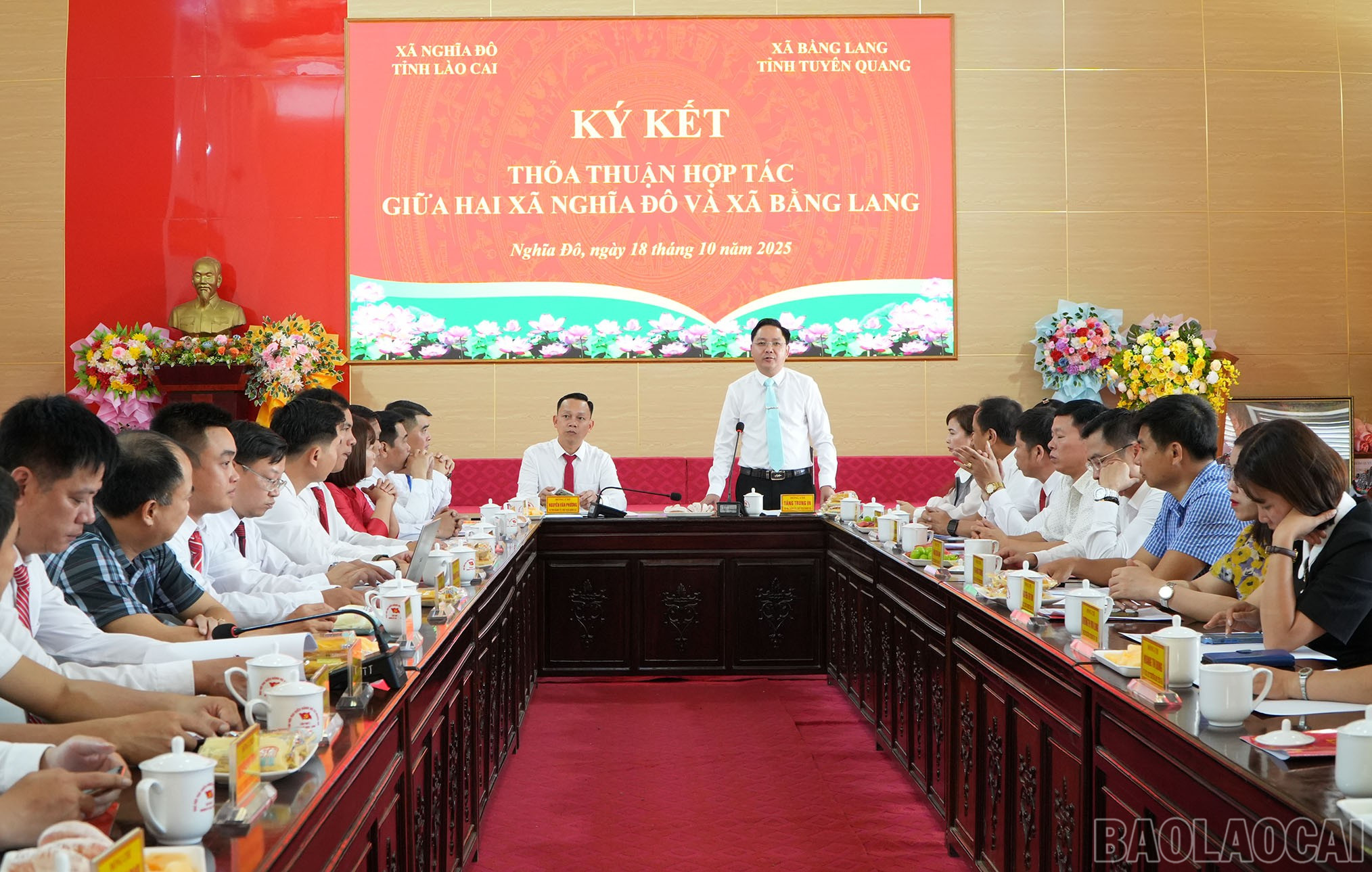 Quang cảnh lễ ký kết. baolaocai-br_quangcanhkyket.jpg