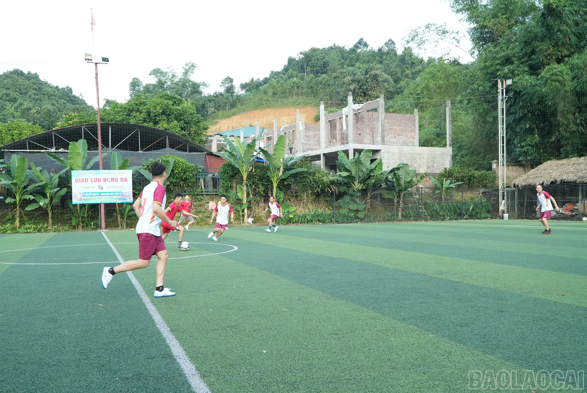 Hai xã giao lưu thể thao. baolaocai-br_giaoluutt-3.jpg