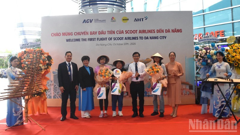 Đà Nẵng đón chuyến bay đầu tiên từ Singapore. dulich.jpg