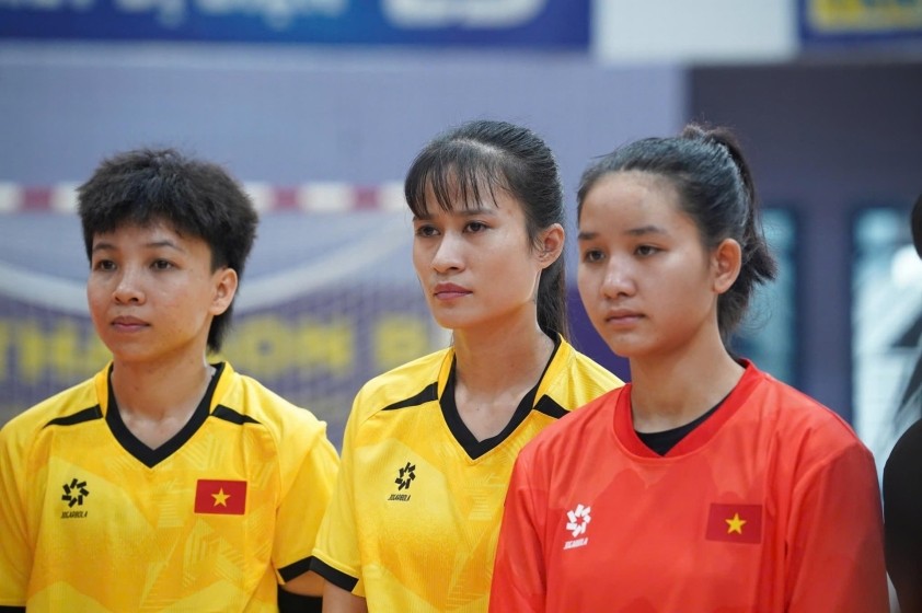 Thủ môn Đinh Nguyễn Ngọc Linh được tin tưởng trao băng đội trưởng.