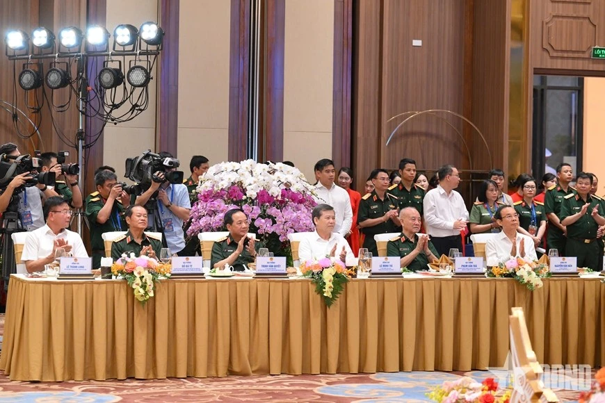 Các đồng chí đại biểu tại buổi gặp mặt.