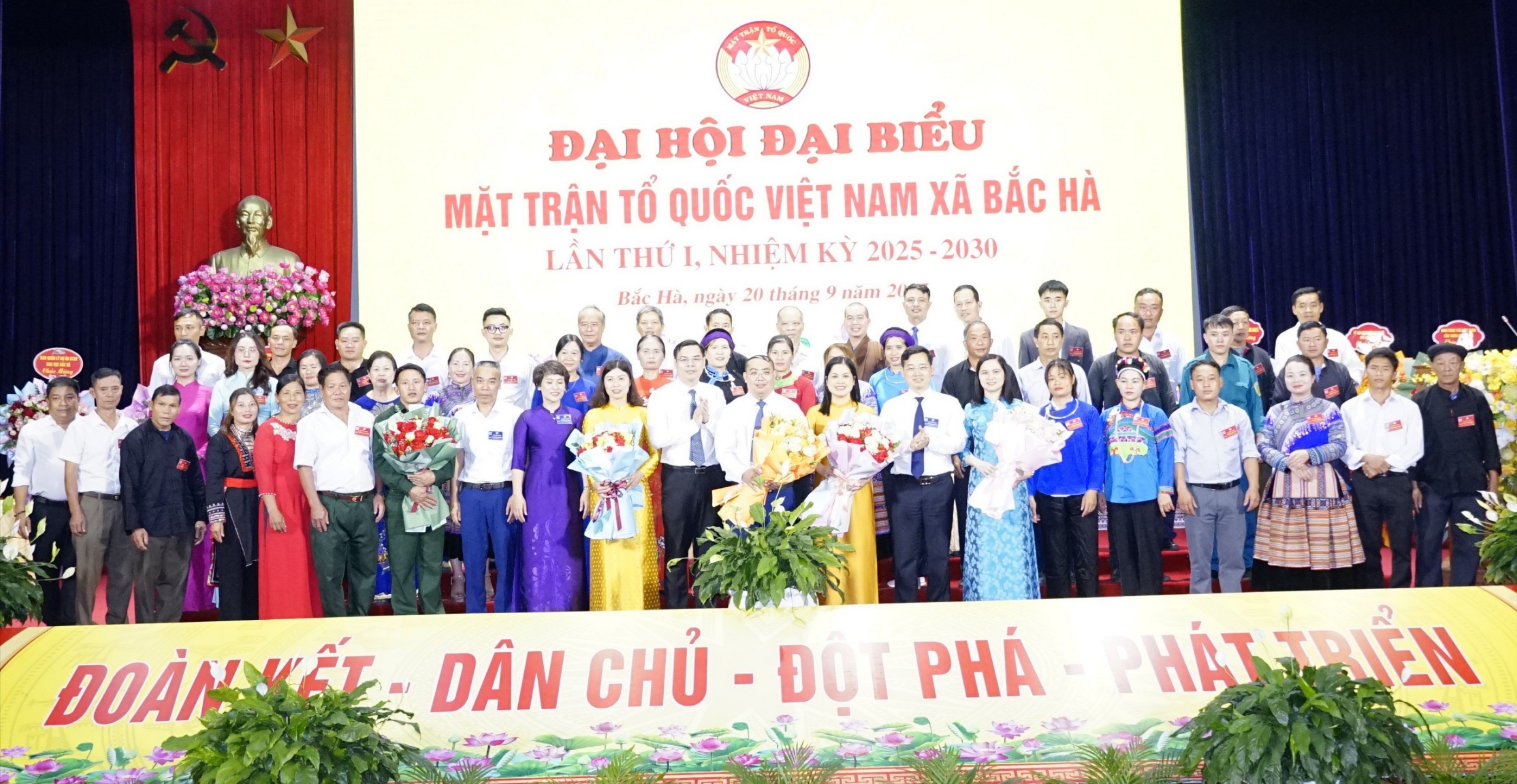 Ủy viên Ủy ban MTTQ xã Bắc Hà khóa I, nhiệm kỳ 2025 - 2030 ra mắt đại hội. dsc2919-12-5043.jpg