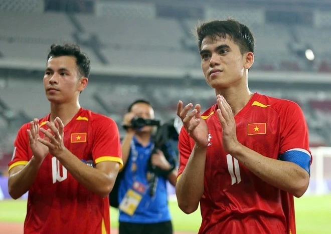 Khuất Văn Khang (phải) có giá trị chuyển nhượng cao nhất giải U23 Đông Nam Á 2025.